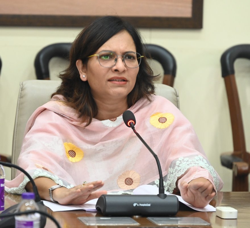 पुणे पदवीधर मतदार संघात ३ लाख ७ हजार ८२३ मतदार